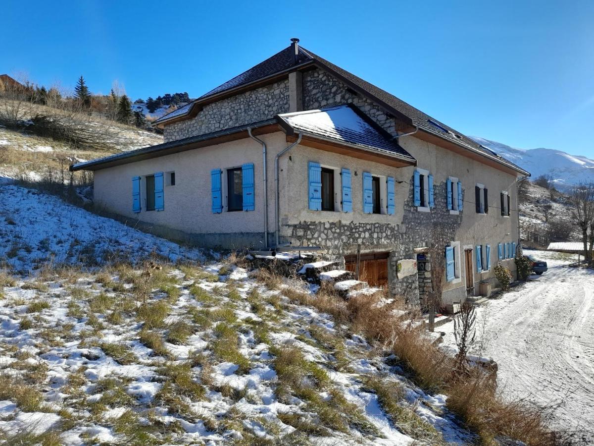 Bed and Breakfast La Tourtette Ле-Деволюи Экстерьер фото
